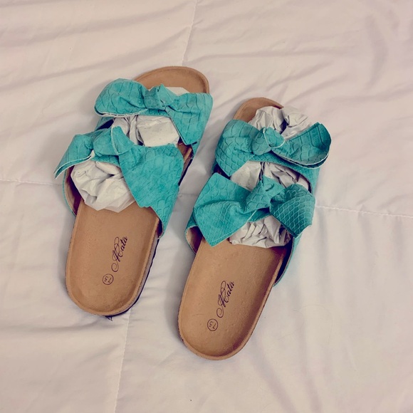 NWT Size 7.5 Teal bow sandals - Picture 2 of 4